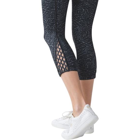 Lululemon True Self Crop II Samba Snake Battleship Black Leggings,  Yoga Pilates - Picture 4 of 16